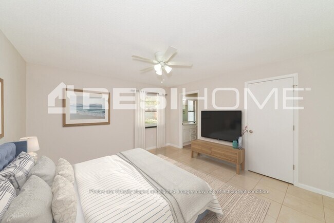 Building Photo - 6322 8th Ct E