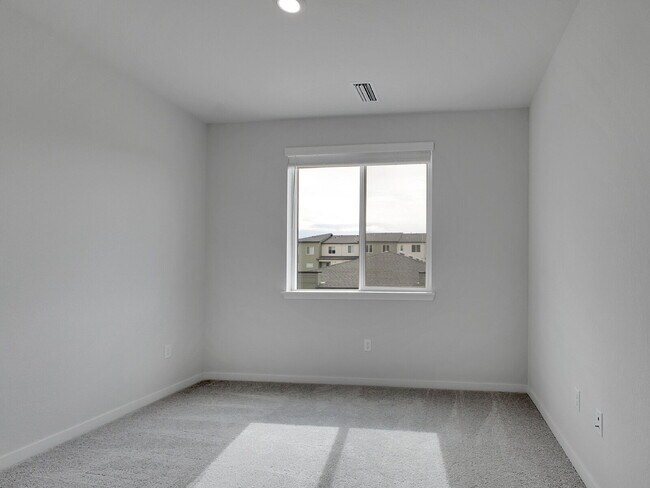 Building Photo - $2,195 - 2 Bed, 2 Bath Condo in Broomfield...