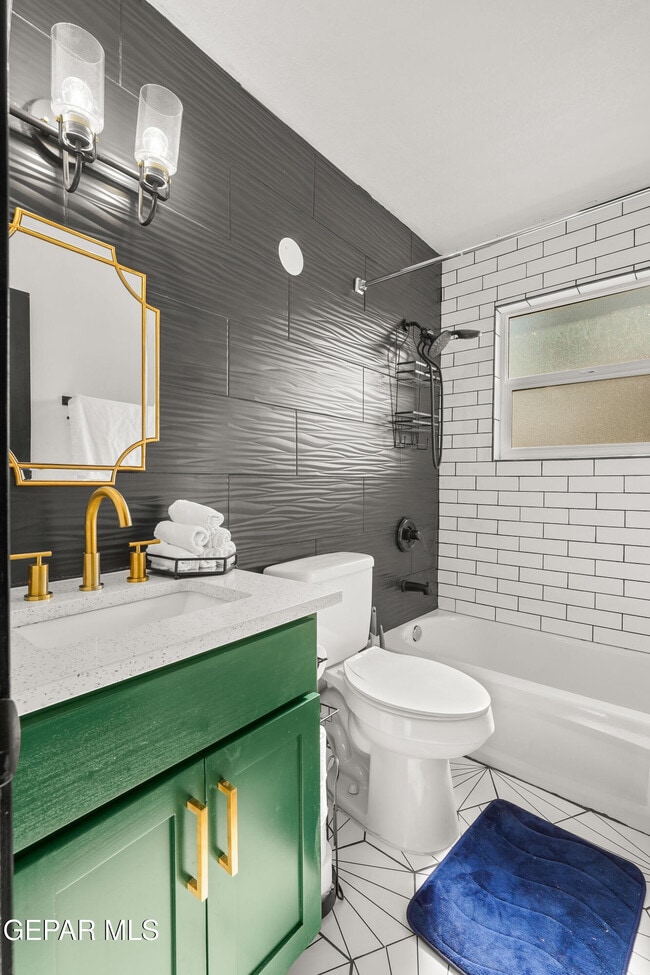 Building Photo - 614 Loretto Rd