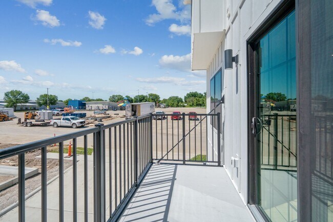 Building Photo - Clear Lake Condos