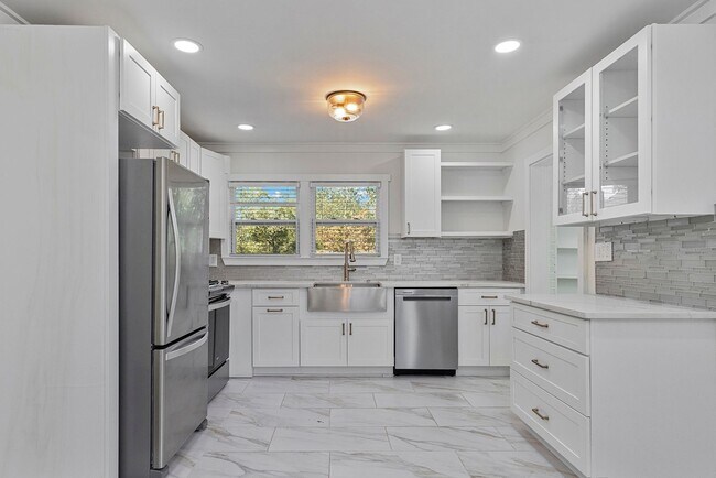 Building Photo - Beautifully Updated 3/2 w/ Large Fenced Backyard, Minutes From ATL Airport and Woodward Academy