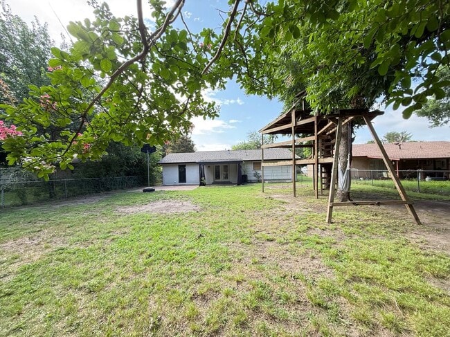 Building Photo - 2621 Trinity St