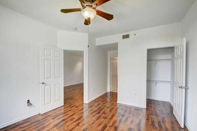 Building Photo - 2020 Greenview Shores Blvd
