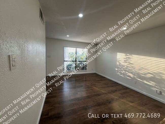 Building Photo - 5105 Sandalwood Ln