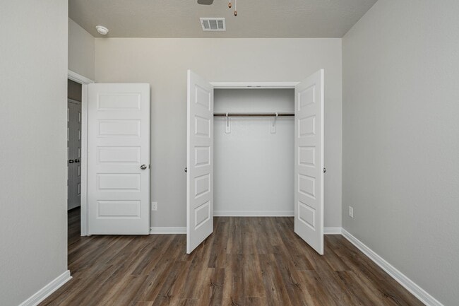 Building Photo - Spacious Townhome Available Now!