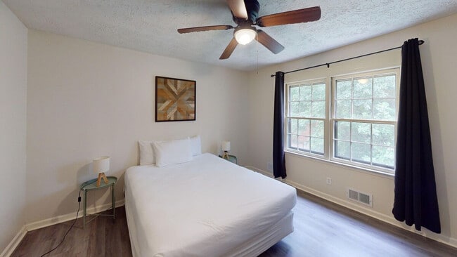 Building Photo - 2431 Weatherford Ct