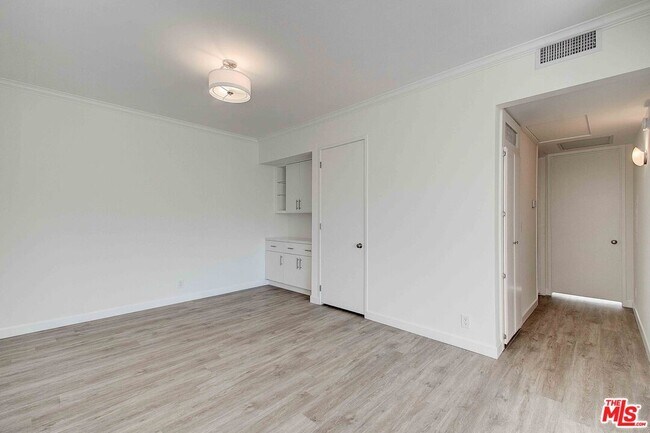 Building Photo - 2324 S Beverly Glen Blvd