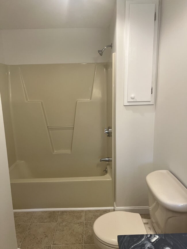 Building Photo - Newly renovated first Floor 1-Bedroom Apar...