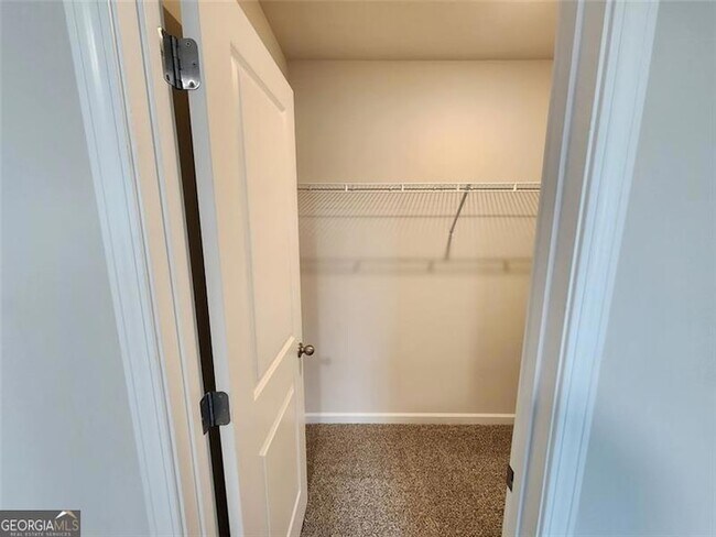 Building Photo - 235 Vly Oak Dr