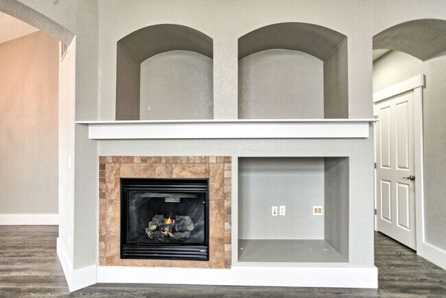 Building Photo - 2 Bedroom 2 Bath Loveland Ranch Home