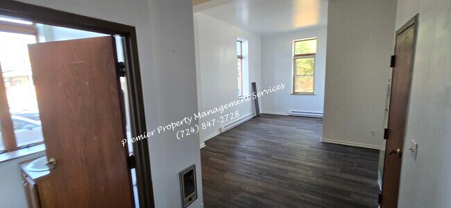 Building Photo - 518 W Cunningham St