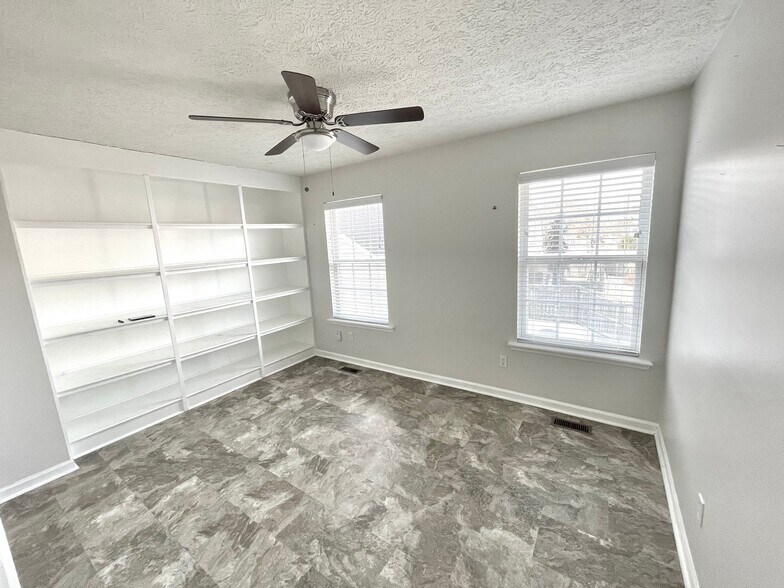 Building Photo - 645 Declaration Ct