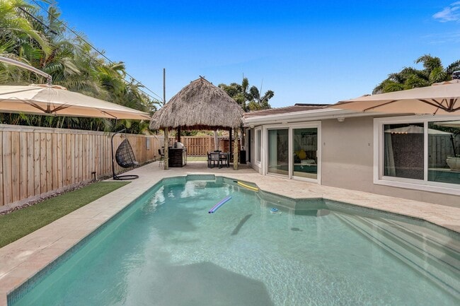 Building Photo - 470 SE 4th Ct