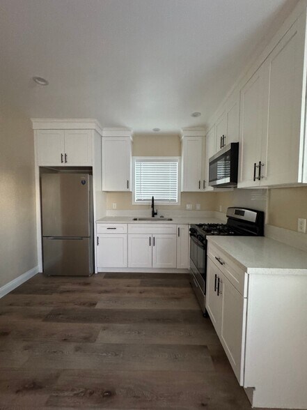 Building Photo - 10107 Laurel Canyon Blvd