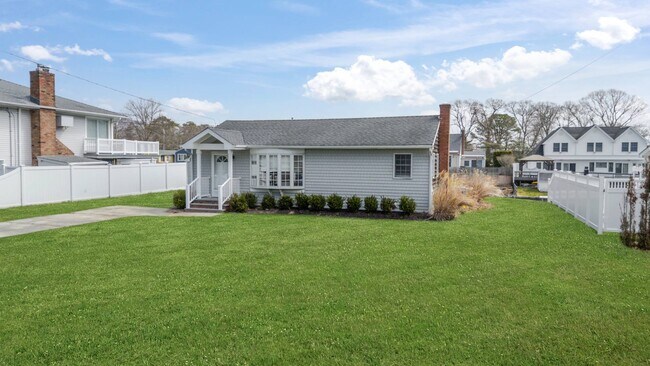 Building Photo - 7 Whiting Rd