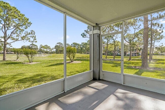 Building Photo - 13953 Fairway Island Dr