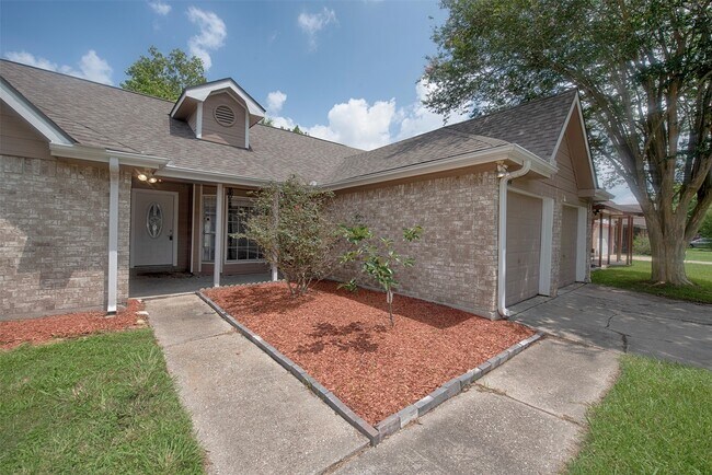Building Photo - 2914 Tarpon Dr