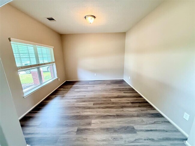 Building Photo - 5015 BridgeValley Ct