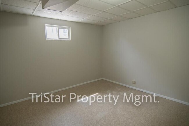 Building Photo - 3413 Greenwood Cir