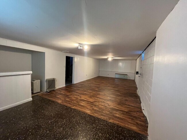 Building Photo - 1413 Cardwell Square S