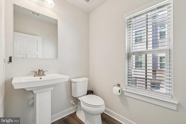 Building Photo - 2528 VERONA Pl