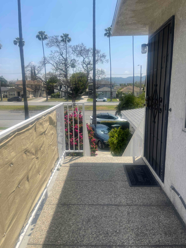 Building Photo - 717 W Glenoaks Blvd
