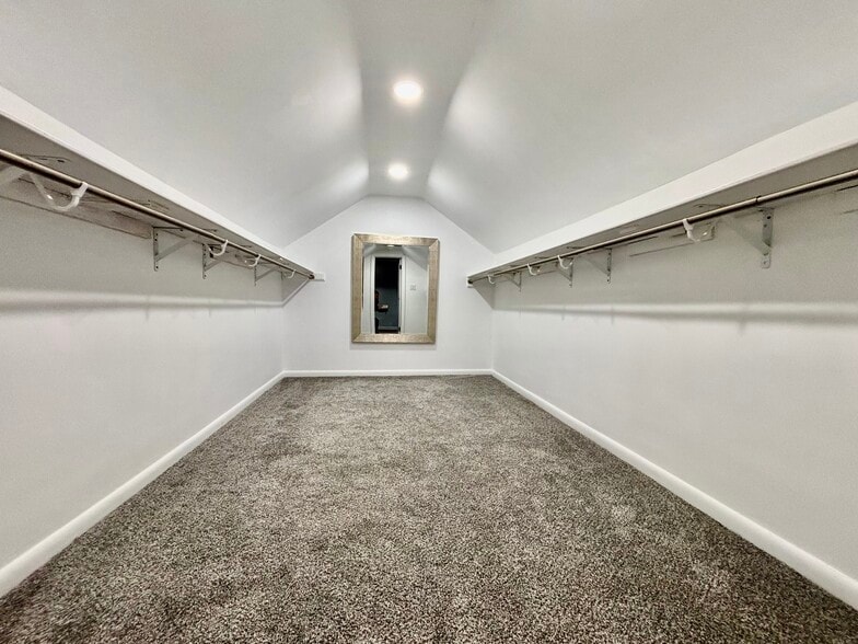 Building Photo - 3327 Alpine Dr