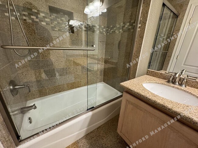 Building Photo - BEAUTIFUL 3 BEDROOM 3 BATHROOM HOME IN GAI...