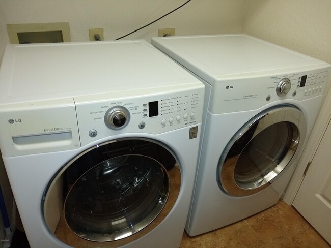 Building Photo - 10537 E Cedar Waxwing Dr