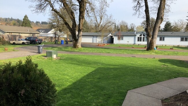 Building Photo - Beautiful and Convenient Turner Location!