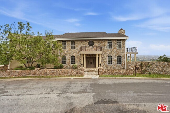 Building Photo - 1036 El Medio Ave