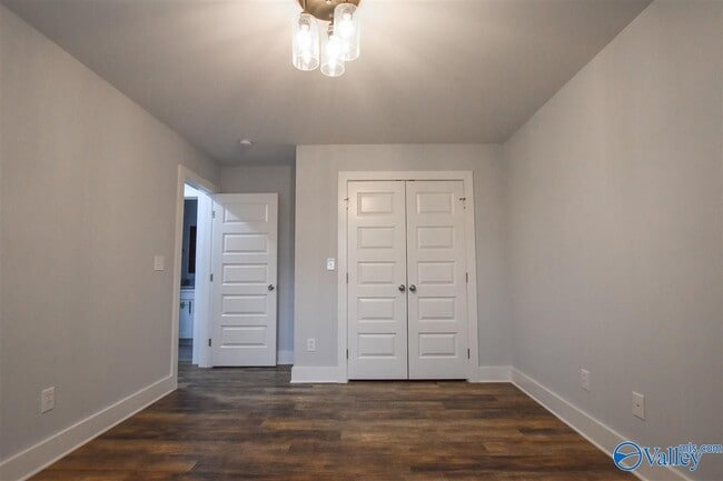 Building Photo - 300 Stone Hill Dr