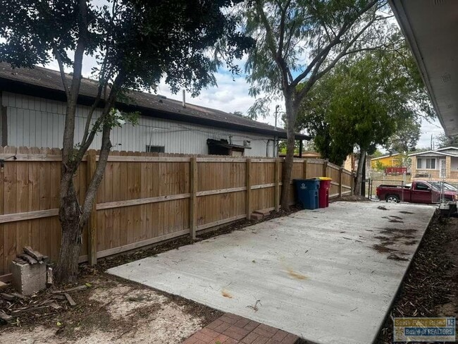 Building Photo - 65 Calle Real