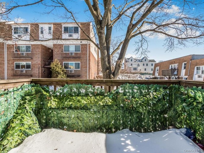 Building Photo - 380 N Broadway