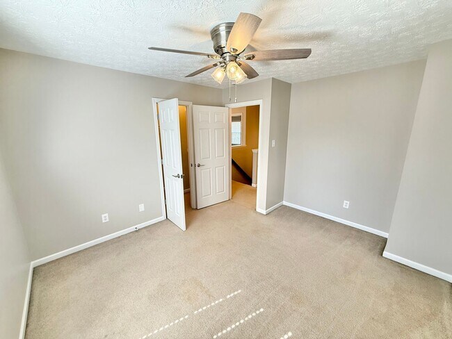 Building Photo - West Knoxville 37932 - 4 bedroom, 2.5 bath home - Contact Tanner Fee (865) 850-5103