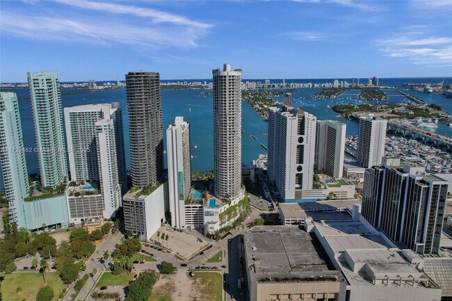 Building Photo - 1750 N Bayshore Dr