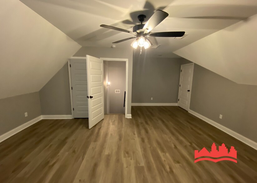 Building Photo - 10000 Messana St