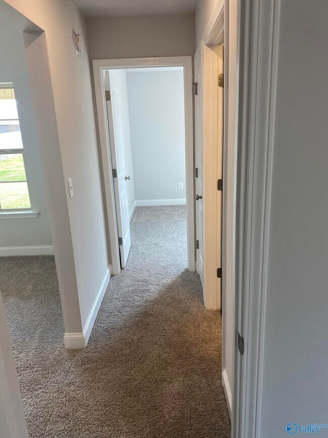 Building Photo - 109 Sorrelweed Dr