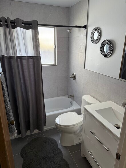 Building Photo - 750 Bacon St