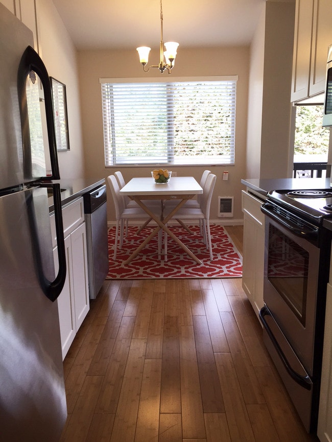 Primary Photo - Midlake Apartments