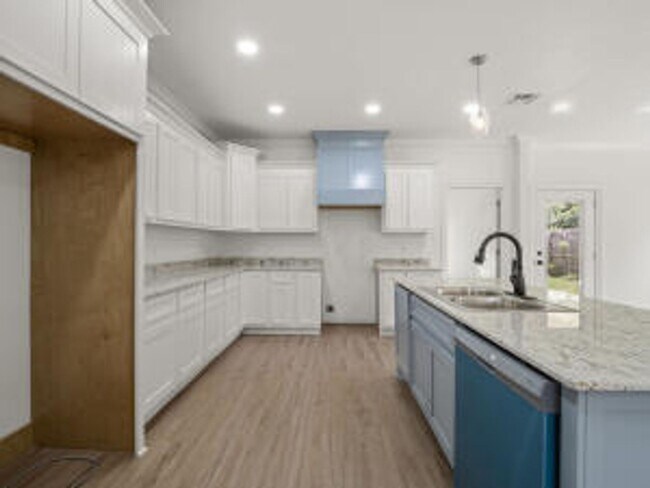 Building Photo - 1281 Miller St