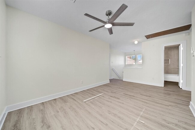 Building Photo - 5303 Bay Pines Dr