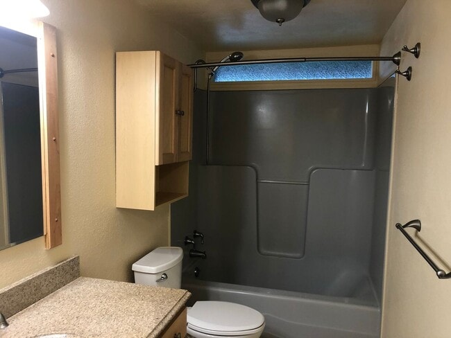 Building Photo - 3 bedroom 2 bathroom house in Thurston!