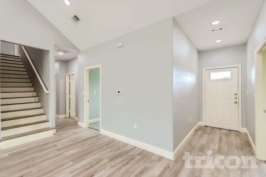 Building Photo - 5617 Kerry Ln