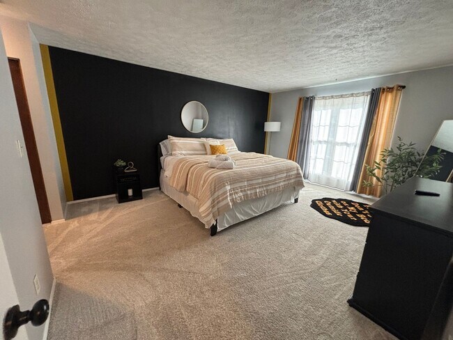 Building Photo - Charming Fully Furnished 2BR Condo in Fairborn