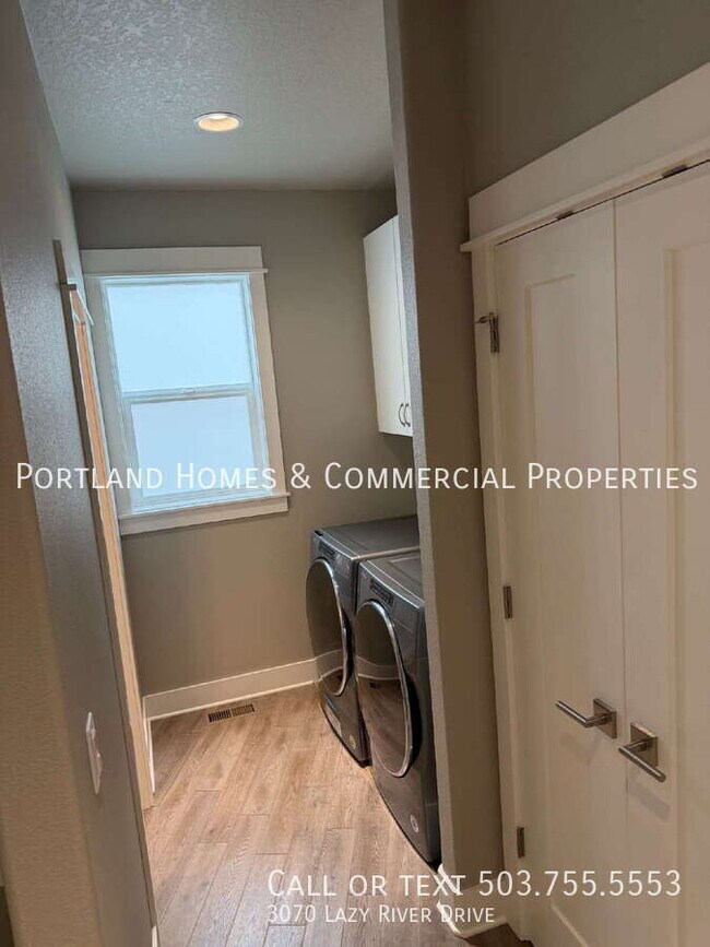 Building Photo - 3070 Lazy River Dr