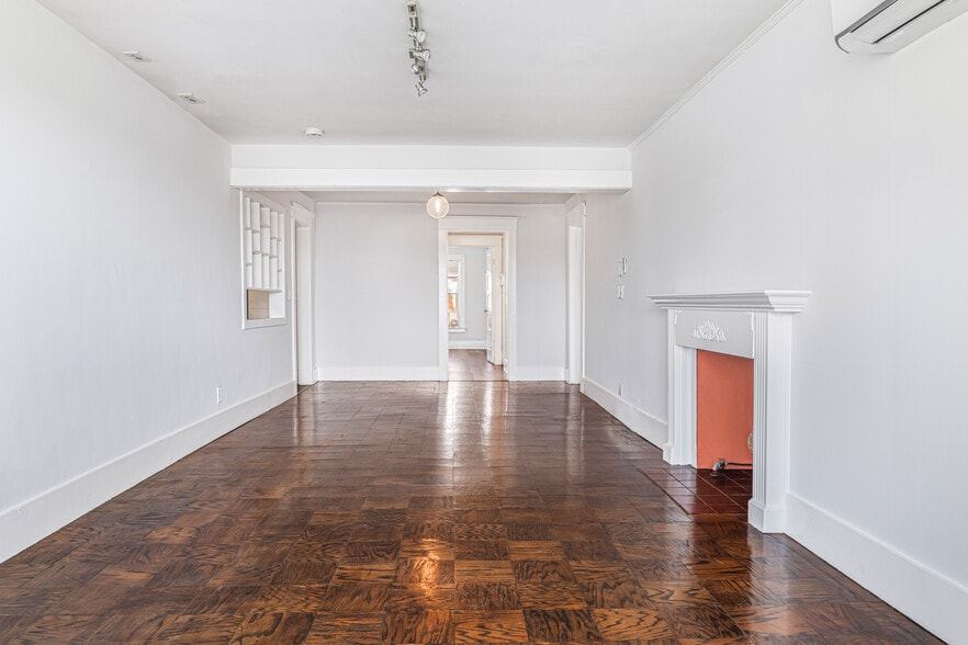 Living room - 1100 Coronado Ter