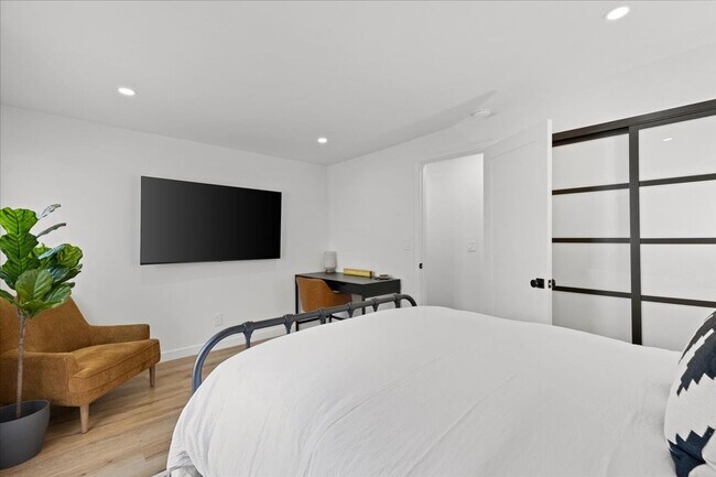Building Photo - Discover Resort Style Living In Mission Va...