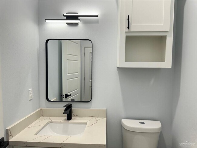 Building Photo - 1016 West Dr