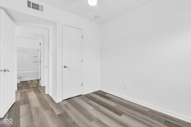 Building Photo - 420 Douglas Dr